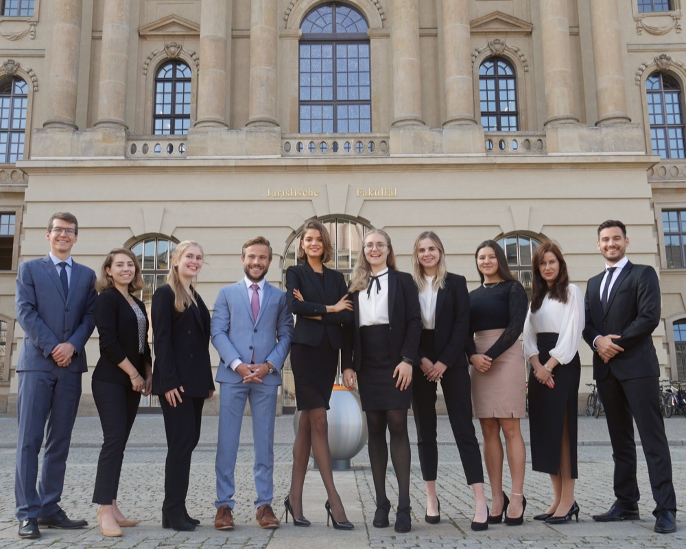 V.l.n.r.: Boyan Arshinkov (Coach), Lara Kerber, Karla Haselhorst, Jonas Nachtigall, Matilda März, Anne Philippczyk (Coach), Lola Witt, Aina Hannisa, Magdalena Gutowska, Vitorio Dimov (Coach)